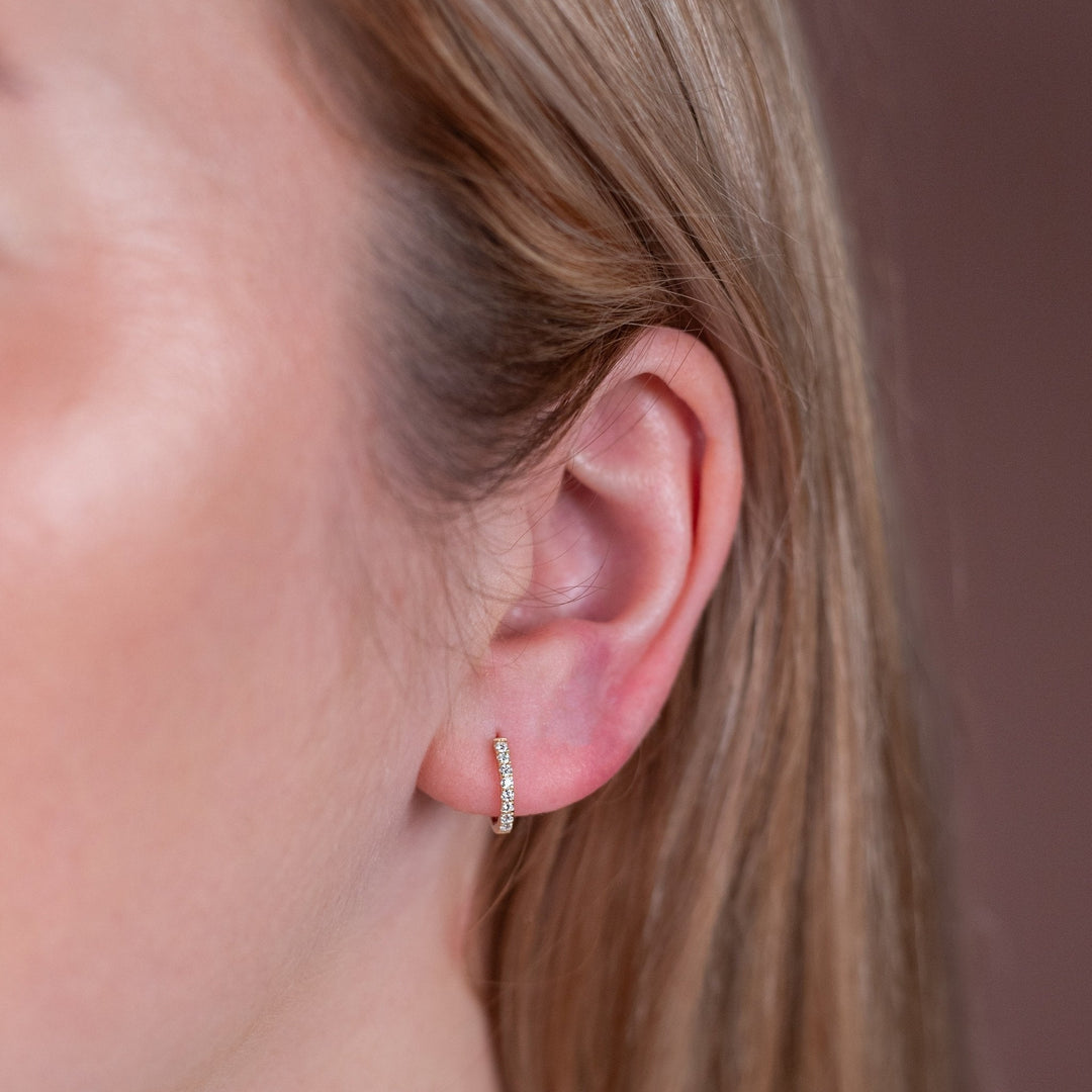 Moissanit Huggie-Ohrringe | Gold